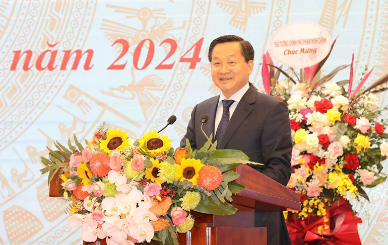Phó Thủ tướng Lê Minh Khái phát biểu chỉ đạo hội nghị triển khai công tác y tế năm 2024. Nguồn: SKĐS