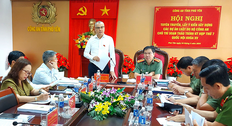 Đồng chí Phạm Đại Dương phát biểu tại hội nghị. Ảnh: VĂN LANG