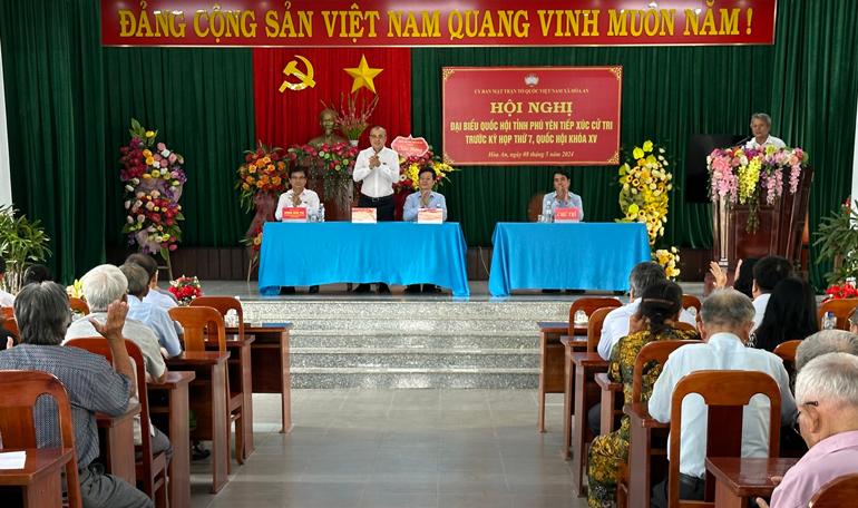 Bí thư Tỉnh ủy Phạm Đại Dương và các đại biểu Quốc hội tiếp xúc cử tri tại xã Hòa An