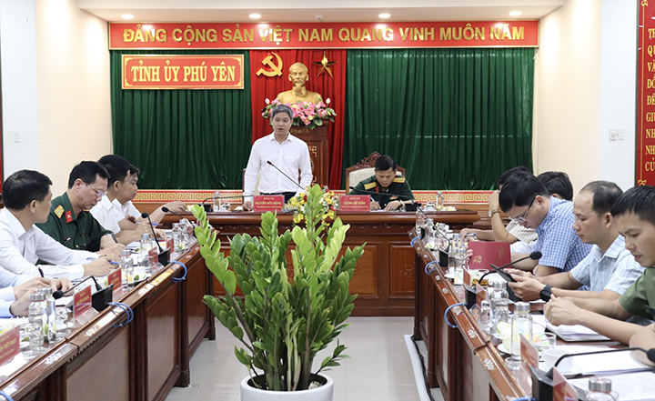 Phó Trưởng ban Ban Cơ yếu Chính phủ Nguyễn Hữu Hùng phát biểu tại buổi làm việc. Ảnh: HÀ MY