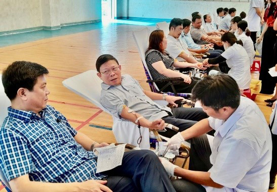 Đoàn viên Công đoàn Viên chức tỉnh tham gia hiến máu tình nguyện năm 2024. Ảnh: CTV