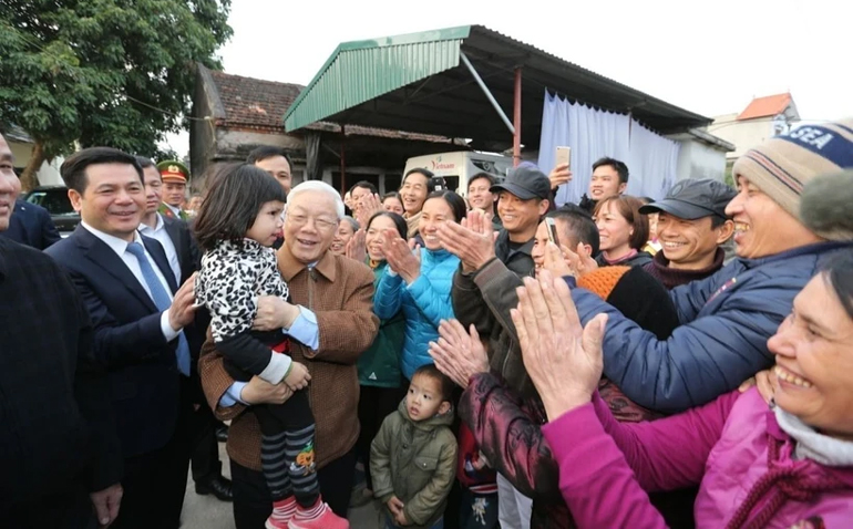 Tổng Bí thư Nguyễn Phú Trọng với nhân dân xã Tây An, huyện Tiền Hải (tỉnh Thái Bình), ngày 1/2/2018. Ảnh: TTXVN