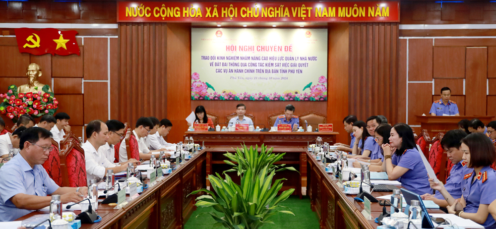 Quang cảnh hội nghị chuyên đề Trao đổi kinh nghiệm nhằm nâng cao hiệu lực quản lý nhà nước về đất đai thông qua công tác kiểm sát việc giải quyết các vụ án hành chính tại Phú Yên. Ảnh: NGỌC QU