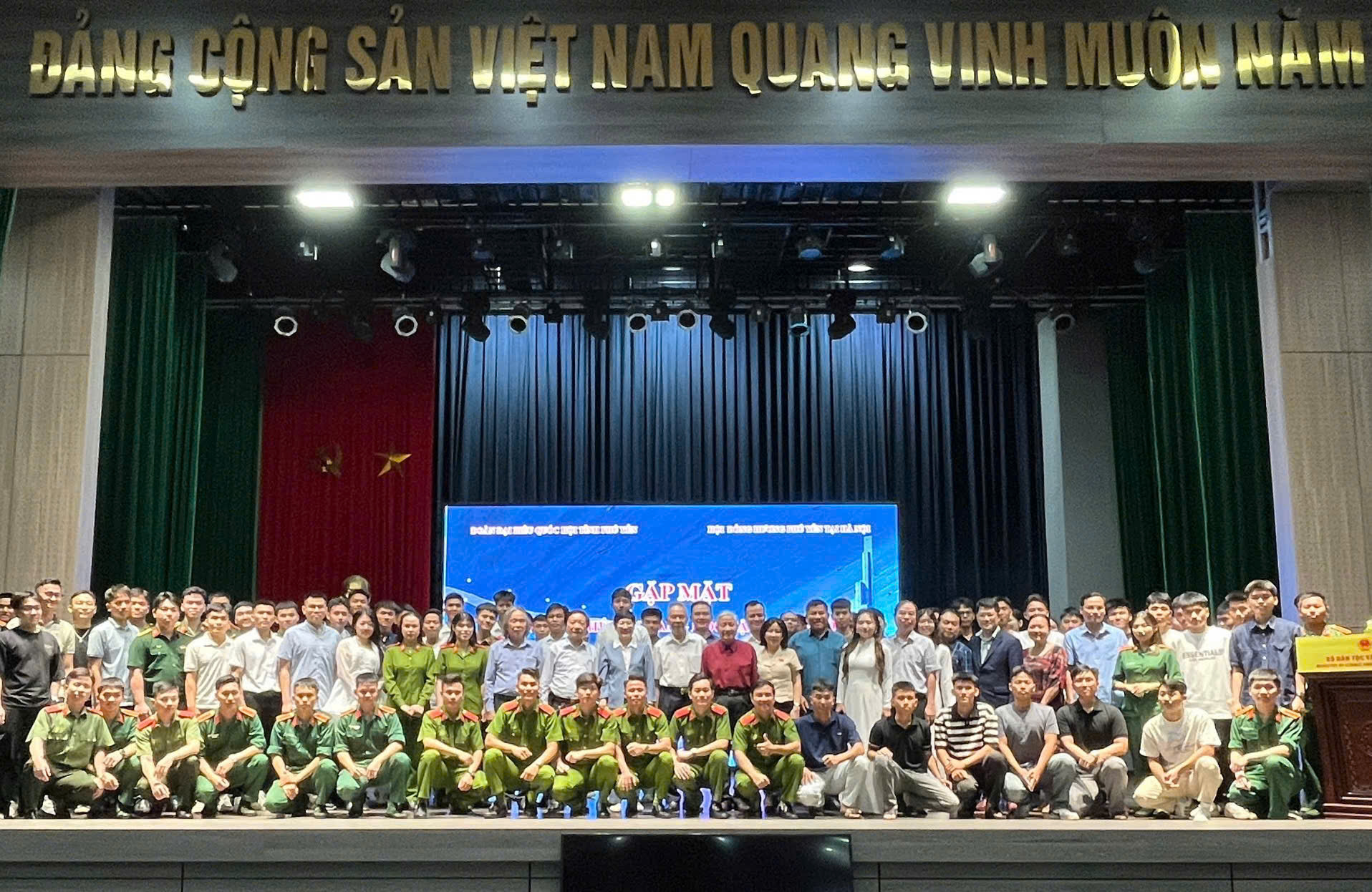 Đoàn ĐBQH tỉnh gặp mặt sinh viên Phú Yên tại Hà Nội