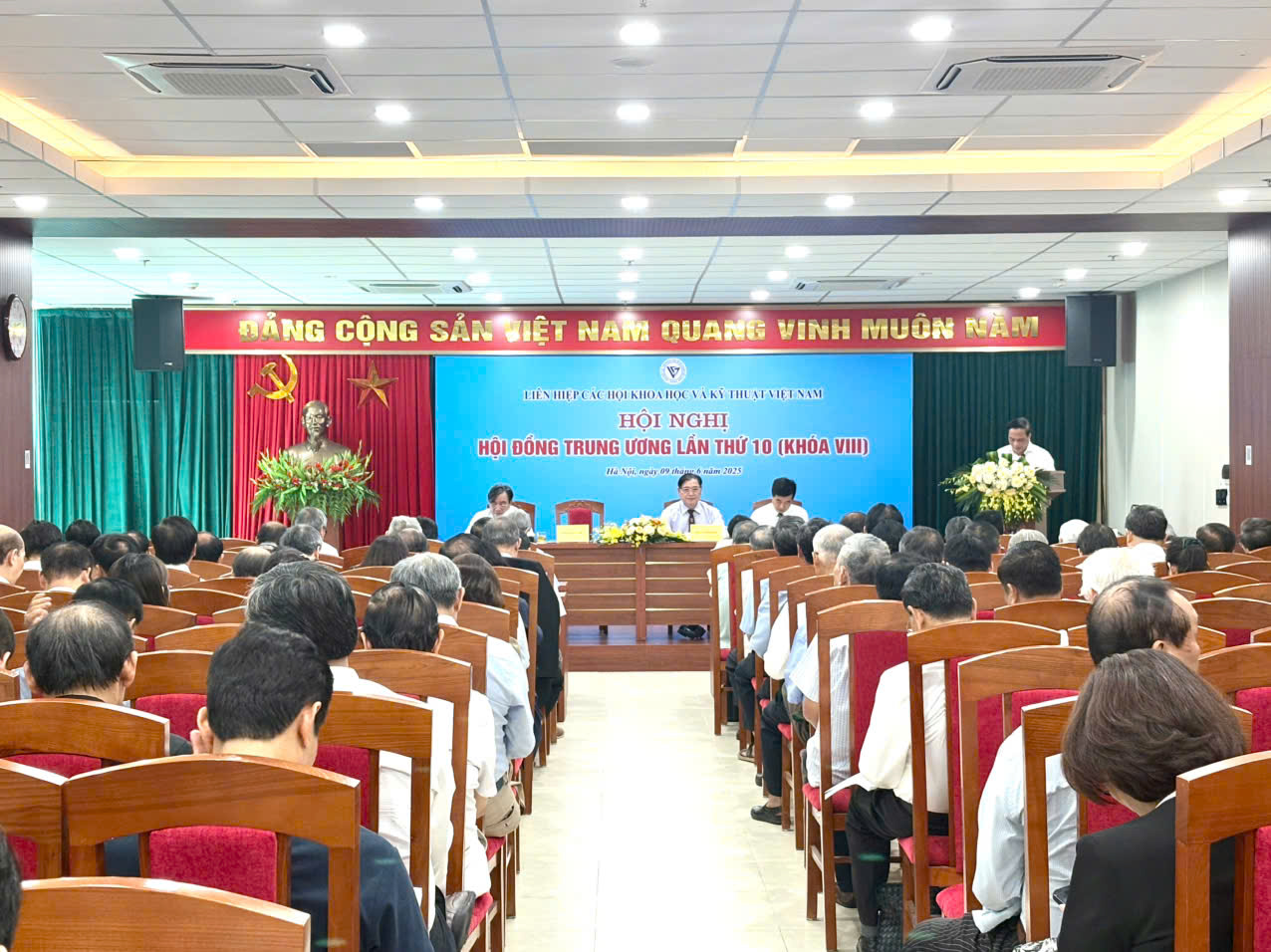 Quang cảnh hội nghị
